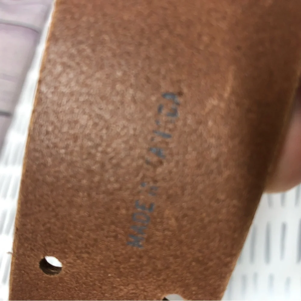 Camel belt buckle